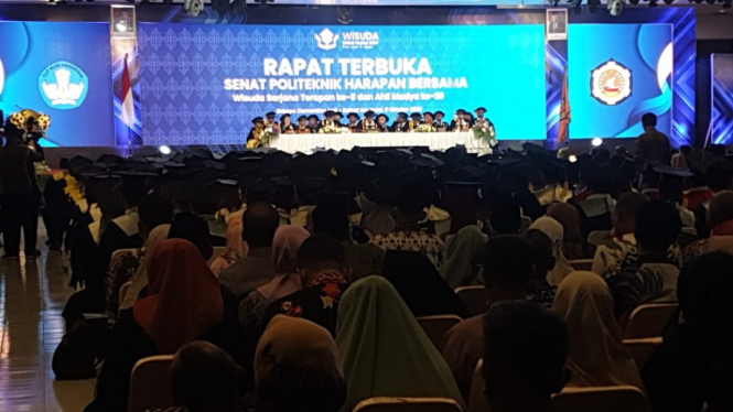 Wisuda Politeknik Harapan Bersama Tegal