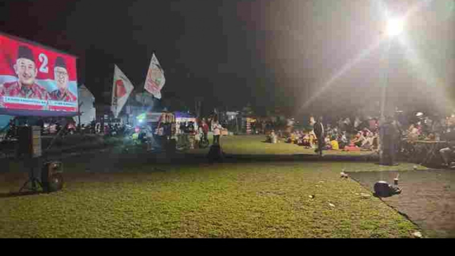 Suasana Nonbar Timnas di Lapangan Tahunan, Kamis (10/10) semalam