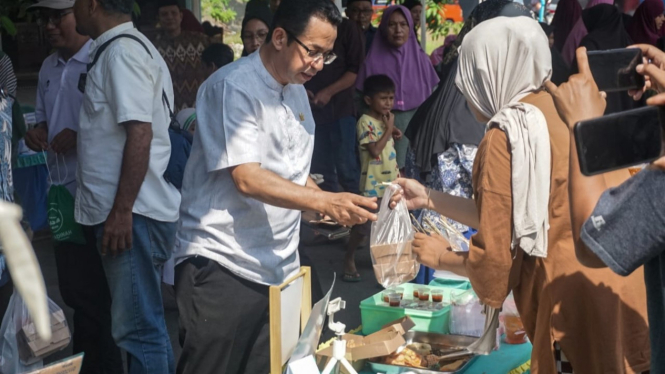 Anggota DPR RI Rizal Bawazier di Bazar UMKM Kuliner Pemalang