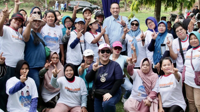 Cawalkot Semarang Yoyok Sukawi Bersama Para Caddy Golf