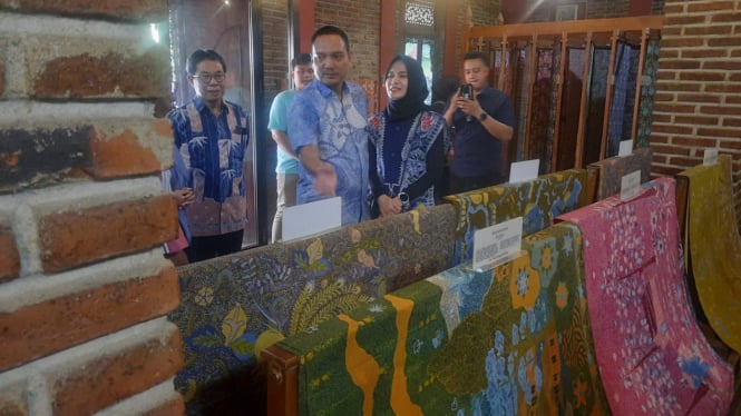 Yoyok Sukawi Kunjungi Sanggar Batik Semarang 16