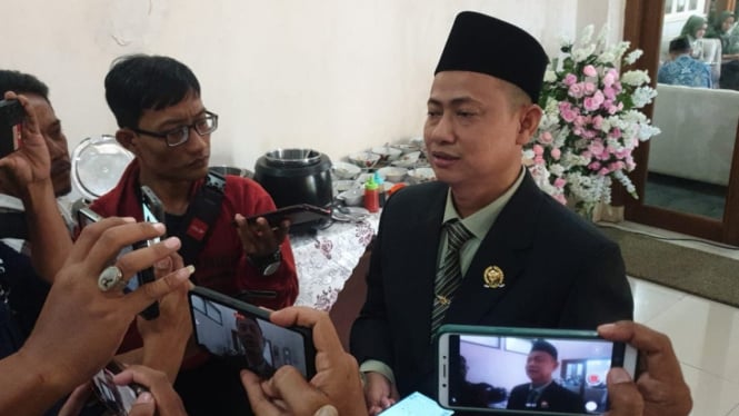 Ketua DPRD Tegal, H. Wasbun Jauhara Khalim,