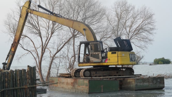 Pengerukan sedimentasi di Morodemak