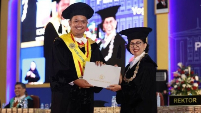 Wisuda UGM