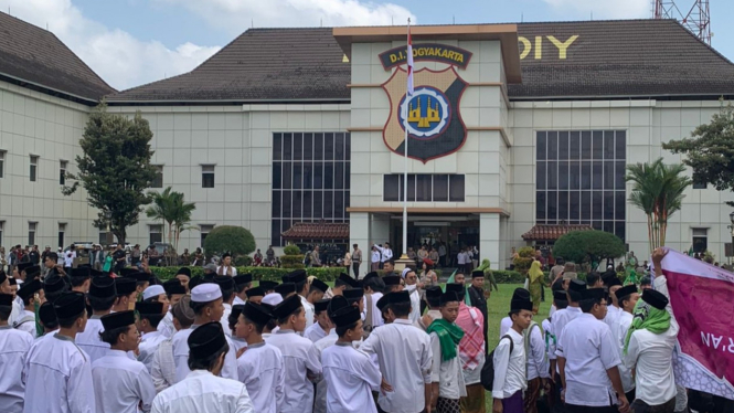 Ribuan santri geruduk Polda DI Yogyakarta