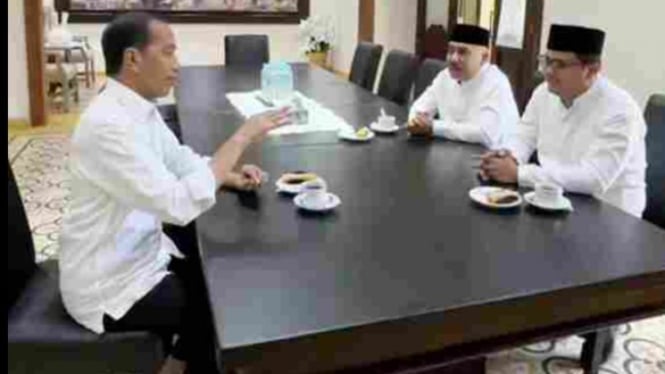 Jokowi gives advice to candidate Ilyas Tri Haryadi in Karanganyar regional elections