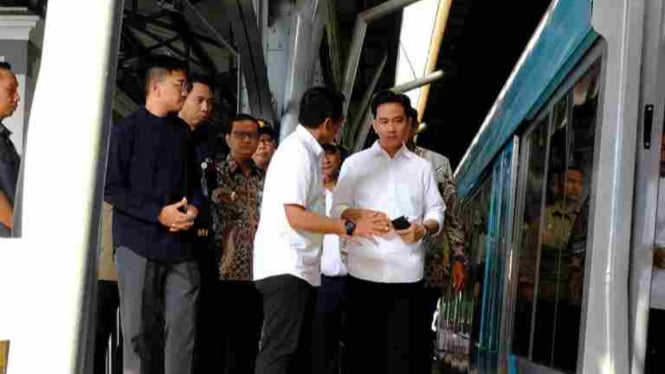 Gibran di Stasiun Purwosari