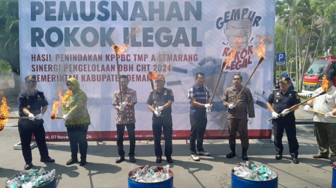 Pemusnahan Rokok Ilegal Demak