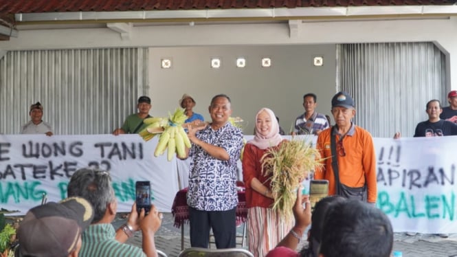 Harda Kiswaya menerima keluh-kesah petani Sleman