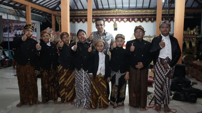 Anggota DPR RI Rizal Bawazier bersama Dalang Cilik