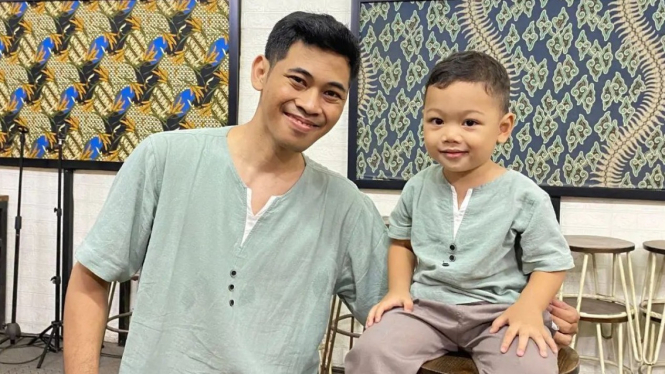 Busana outfit couple ayah dan anak keluaran Fadsan