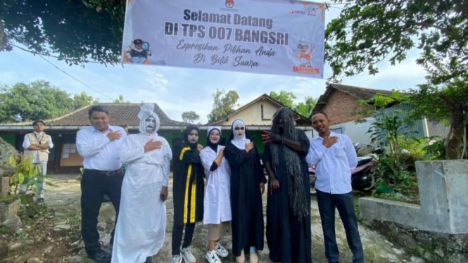 TPS Unik Isinya Hantu