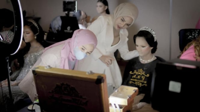 Lourenzia Yolanda makeup artist dengan sentuhan personal