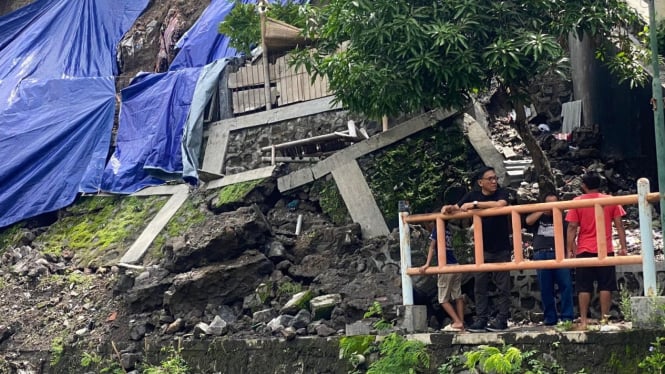 Calon Wakil Walikota Yogya no 2 Wawan Harmawan kunjungi lokasi longsor