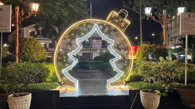 Ornamen Natal di Kota Lama Semarang