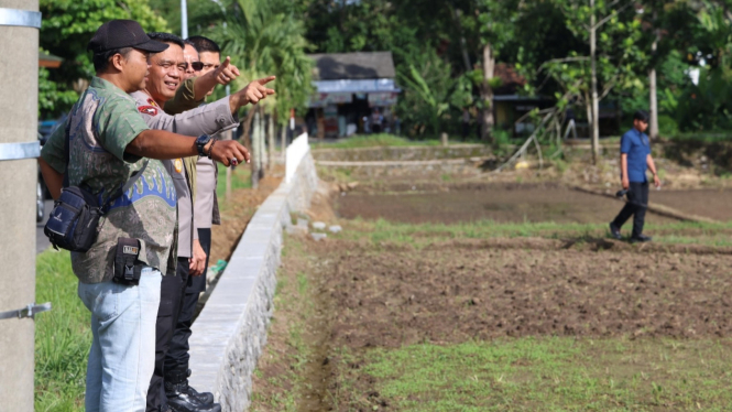 Kapolda DIY meninjau lahan riset pola tanam