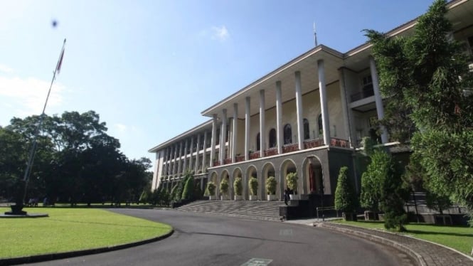 Gedung Pusat UGM