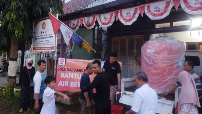 Bantuan air bersih DPD PKS Batang