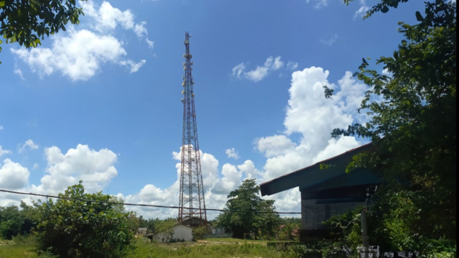 Base Transceiver Station Indosat dengan teknologi ZTE