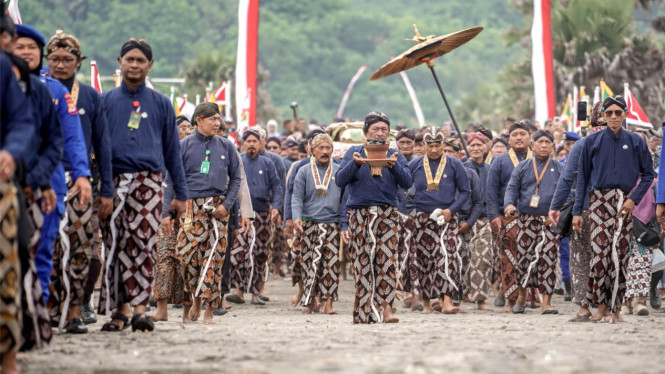 Sarat Filosofis dan Budaya, Keraton Jogjakarta Gelar Labuhan Parangkusumo