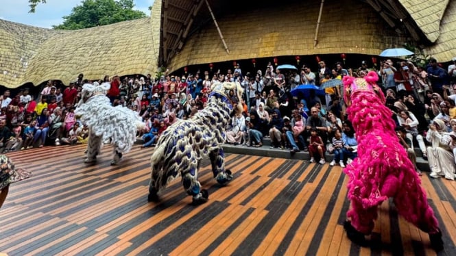 Solo Safari menghadirkan barongsai show dan atraksi lainnya. (hms)