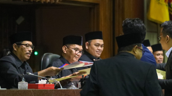 Suasana rapat paripurna penetapan Gubernur Jateng terpilih