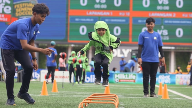 Peserta Festival Seneng Soccer dikenalkan dasar bermain sepak bola