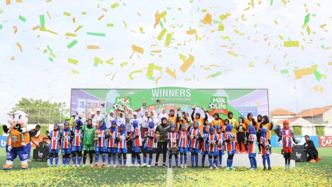 Tiga tim juara MilkLife Soccer Challenge  Kudus 2025