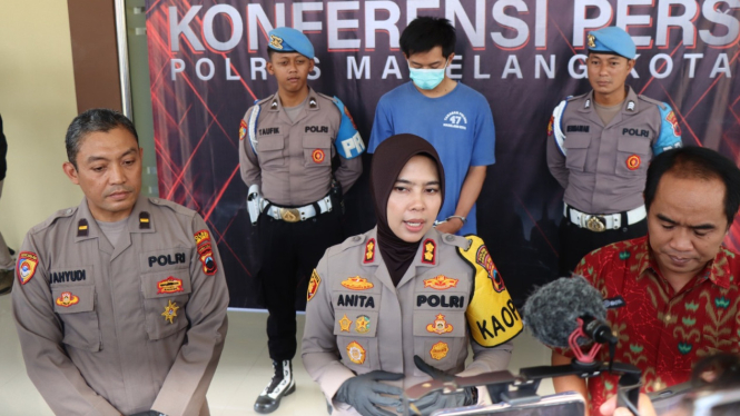 Pelaku dan barang bukti dihadirkan di Polres Magelang Kota