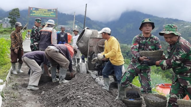 Akses jalan Wisata Tol Kahyangan Desa Wonolelo disasar program TMMD.