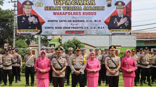 Prosesi sertijab Wakapolres Kudus disambut hangat.