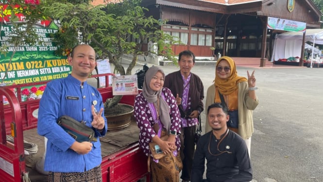 Bonsai asam kiriman para guru SLB Purwosari Kudus