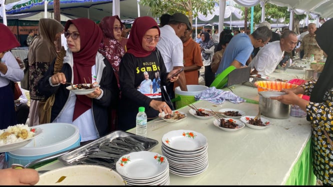 Hidangan olahan kambing tersaji dalam pesta rakyat di Pendopo Kudus.