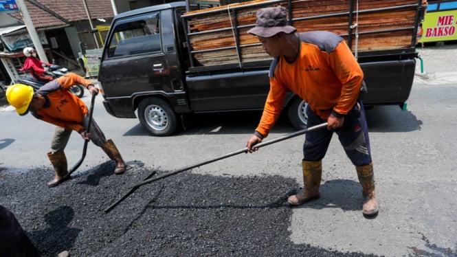 Pemprov Jateng fokus perbaiki jalan dan sekolah rusak