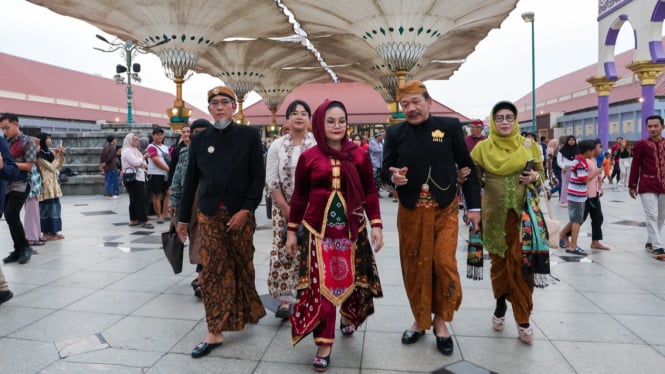 Suasana penyambutan Ramadan di halaman MAJT Semarang