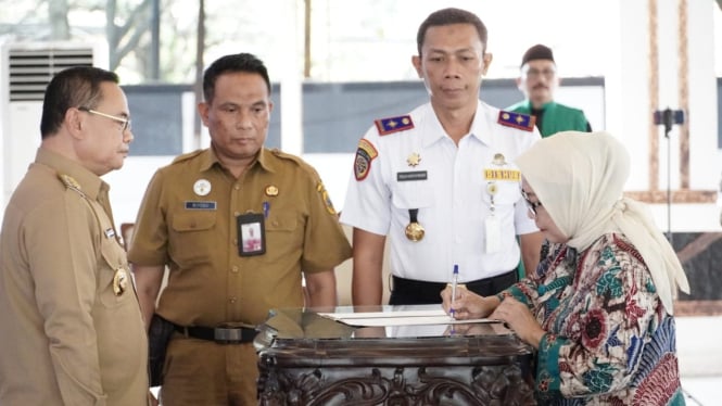 Bupati Sudewo melantik Direktur UPT RSUD RAA Soewondo Pati baru.