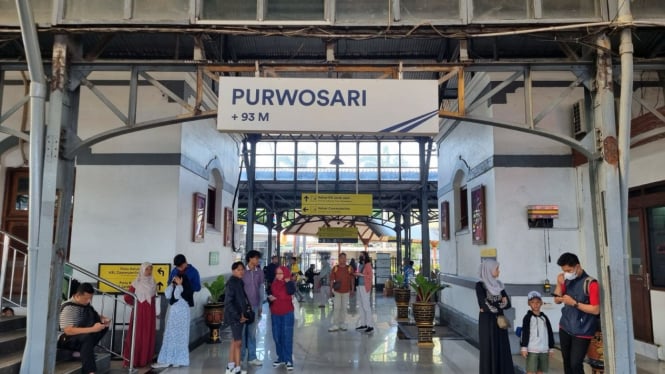 Suasana stasiun Purwosari