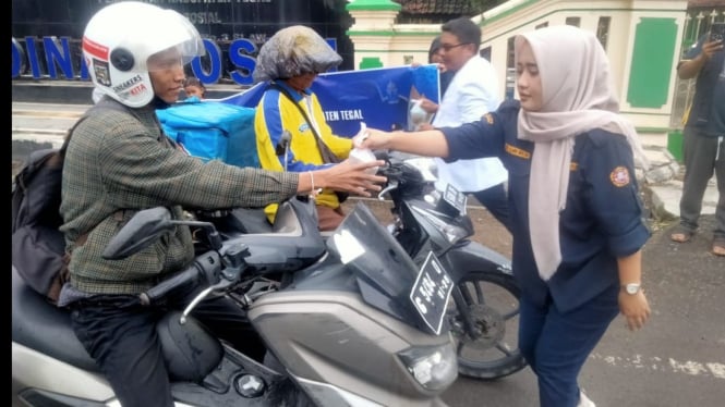 Karang Taruna Tegal bagi takjil