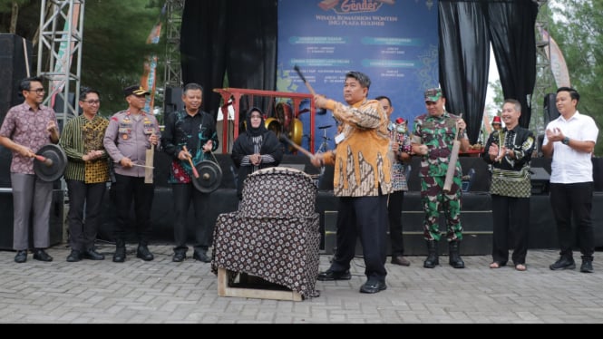 Bupati Agus Setyawan menabuh bedug tandai Saron Gender