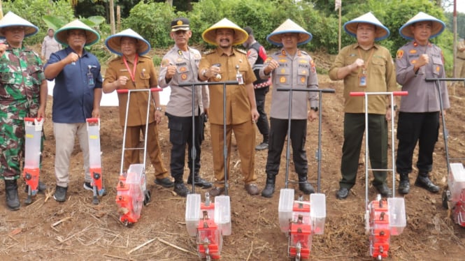 Polres Pemalang dan stakeholder tanam jagung 2,7 hektare