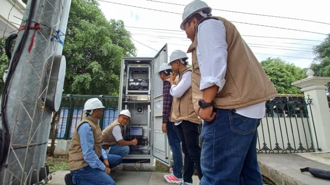 Tim Ekspedisi Jaringan Andal IOH memantau BTS di kawasan Malioboro