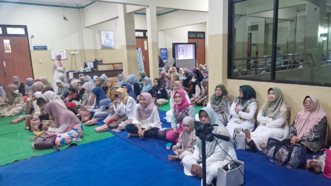 Kegiatan buka bersama para pegawai di RS Aisyiyah Kudus