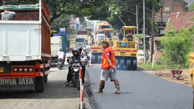 Perbaikan jalan provinsi Jepara - Keling dikebut jelang Lebaran.