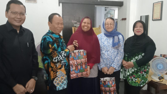 Pelatihan ecoprint bagi lansia