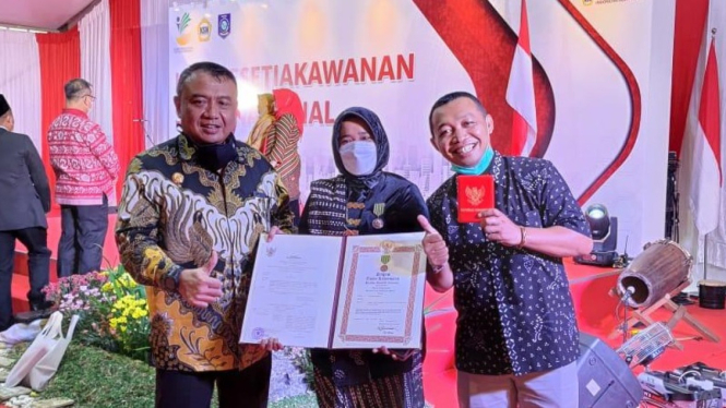 Heni terima penghargaan Satya Lencana Kebaktian Sosial dari Pemerintah