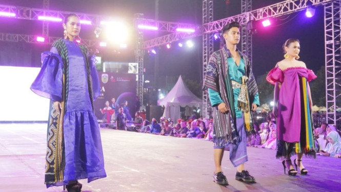 Pemkab Jepara menggelar Jepara In Fashion 2025 di Alun alun Jepara