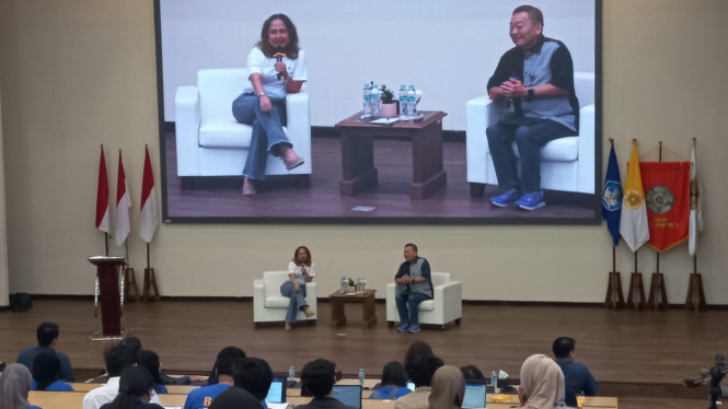 Direktur BCA Santoso, berbicara di hadapan mahasiswa UGM