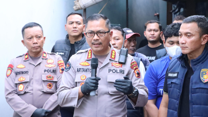 Kabid Humas Polda Jateng Artanto dan Kombes Dwi Subagyo jumpa pers