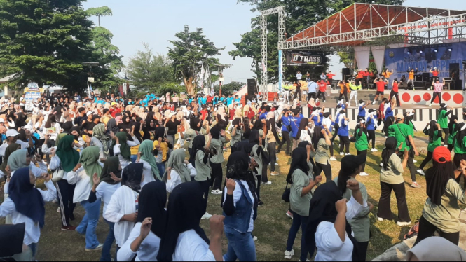 Ribuan buruh Jepara rayakan May Day di Lapangan Pantai Kartini