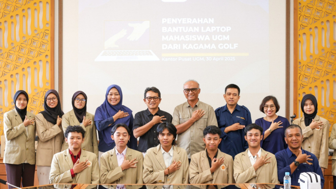 Pinjaman laptop dari alumni UGM